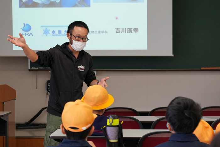 学校見学の様子