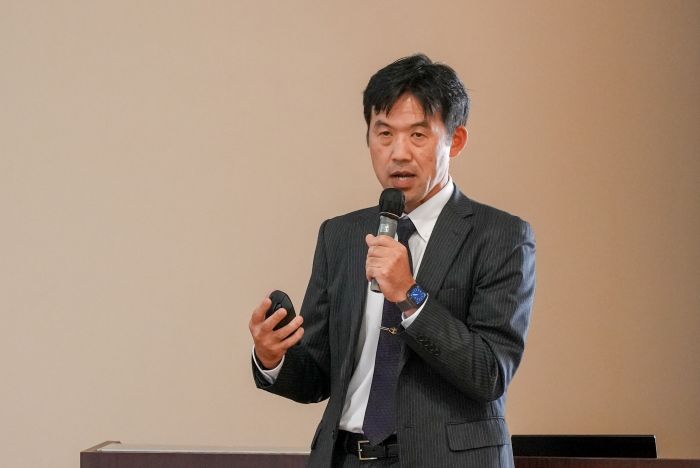 講演する海洋生産管理学科　松本教授